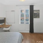 דירה Spacious One-bedroom Just 1 Minute Walk From Montparnasse Train פריז