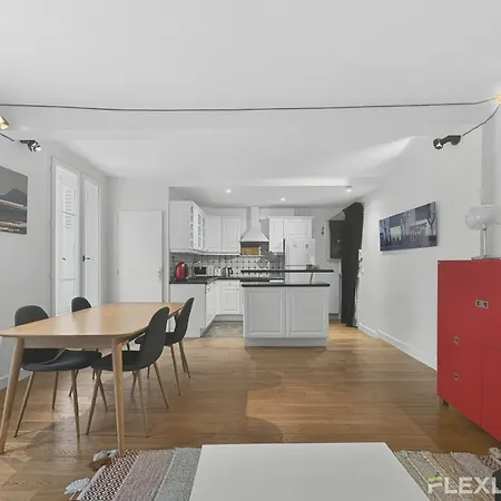 Spacious One-bedroom Just 1 Minute Walk From Montparnasse Train דירה
