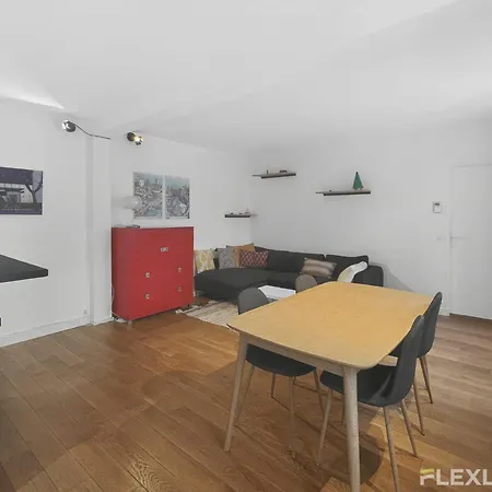 Spacious One-bedroom Just 1 Minute Walk From Montparnasse Train דירה