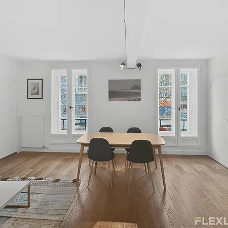 Spacious One-bedroom Just 1 Minute Walk From Montparnasse Train פריז
