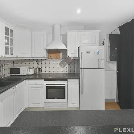 Spacious One-bedroom Just 1 Minute Walk From Montparnasse Train
