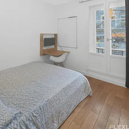 Spacious One-bedroom Just 1 Minute Walk From Montparnasse Train 아파트 *