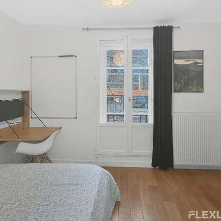 아파트 Spacious One-bedroom Just 1 Minute Walk From Montparnasse Train 파리