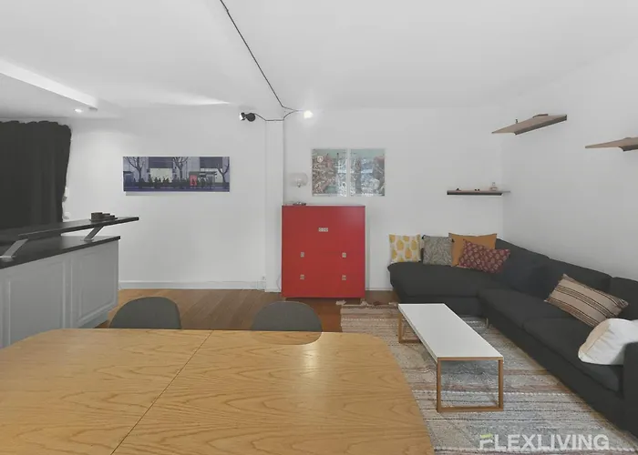Spacious One-bedroom Just 1 Minute Walk From Montparnasse Train *