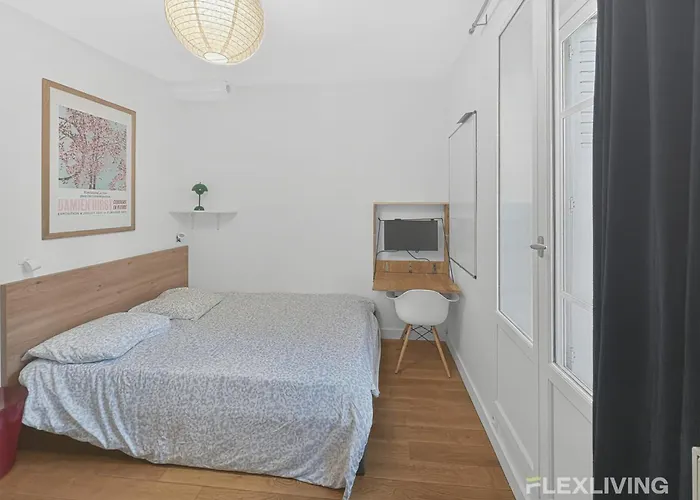 Spacious One-bedroom Just 1 Minute Walk From Montparnasse Train